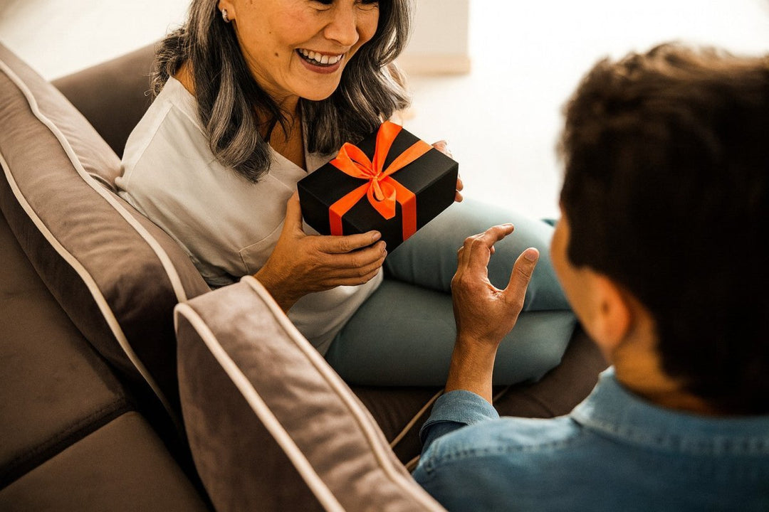 How to successfully buy gifts for the lady in your life - Corazon Latino