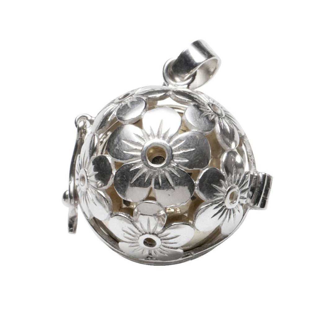 Akina Chiming Daisy Pendant - Corazon Latino