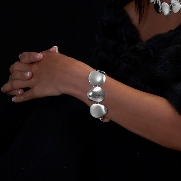 Amala Frosted Silver Bracelet - Corazon Latino