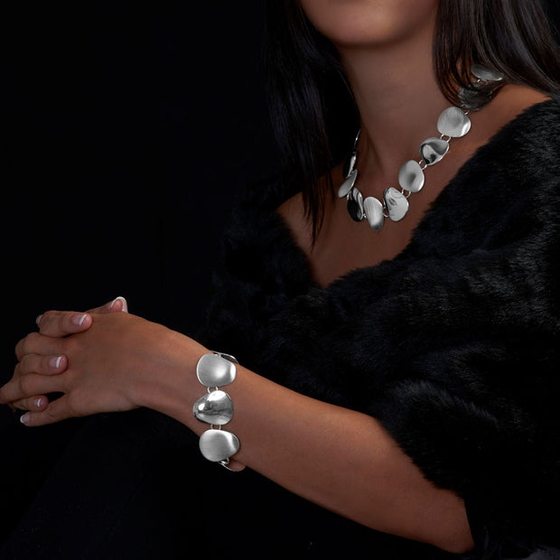 Amala Frosted Silver Necklace - Corazon Latino