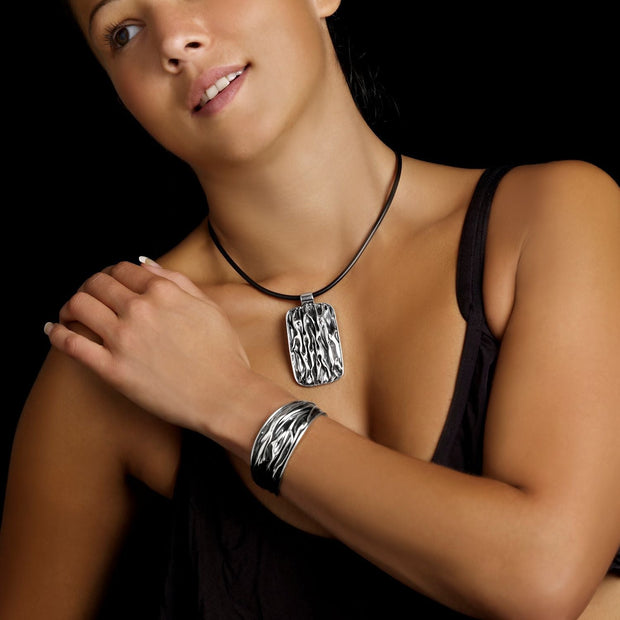 Andata Rippled Silver Pendant - Corazon Latino