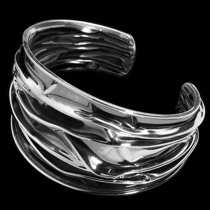 Andata Wide Crumpled Silver Bangle - Corazon Latino