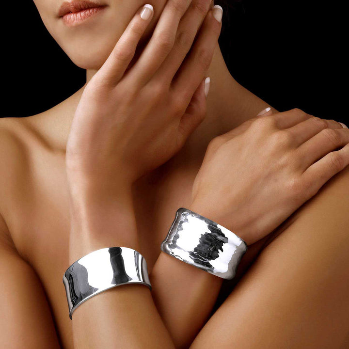 Capella Silver Bangle Bracelet - Corazon Latino