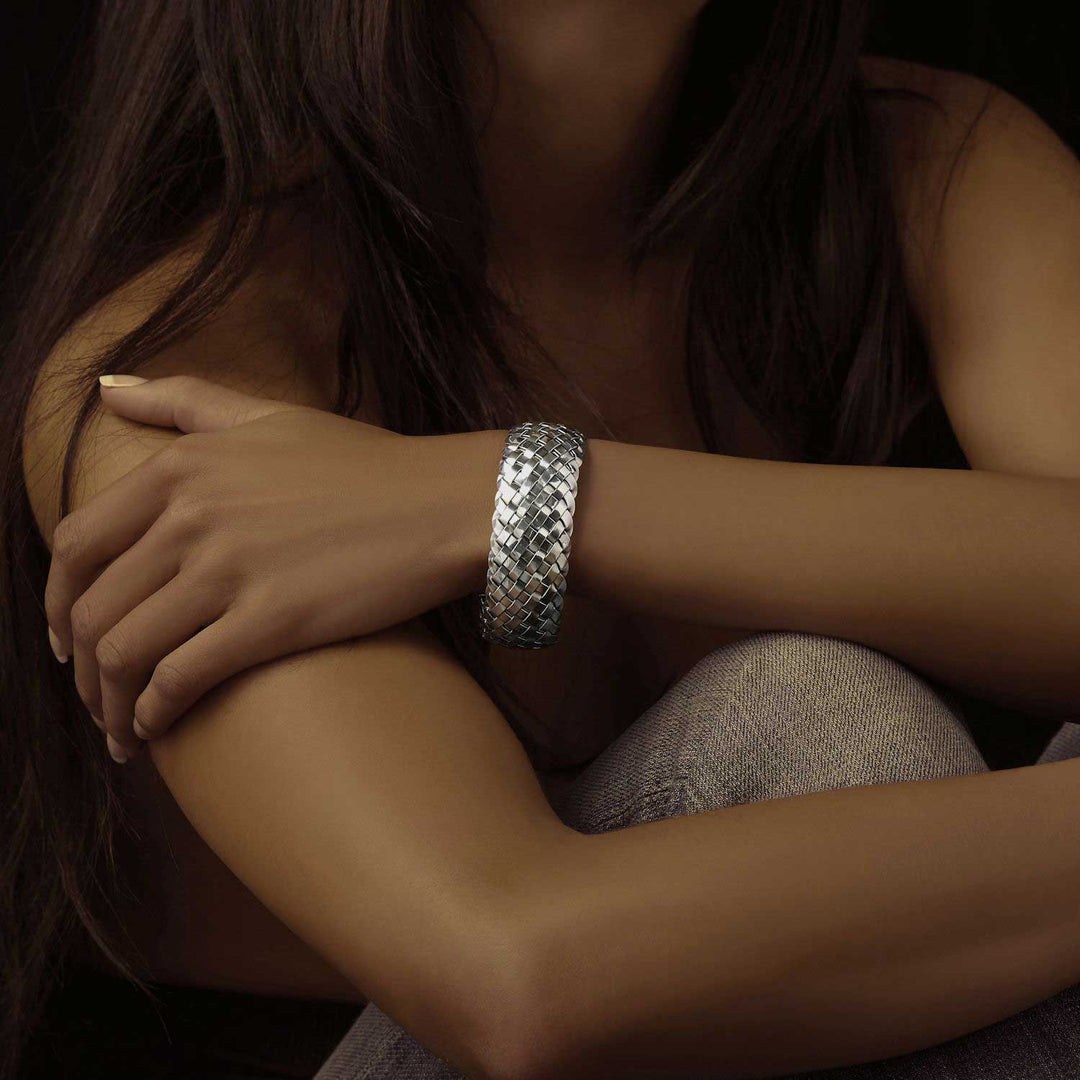 Columba Woven Silver Bangle - Corazon Latino