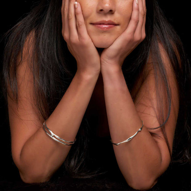 Dana Molten Silver Bangle - Corazon Latino