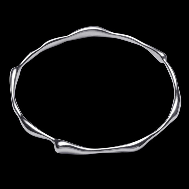 Dana Molten Silver Bangle - Corazon Latino
