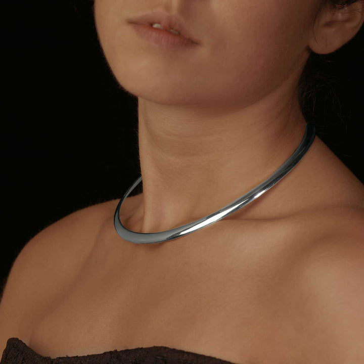 Elara Thick Silver Choker - Corazon Latino