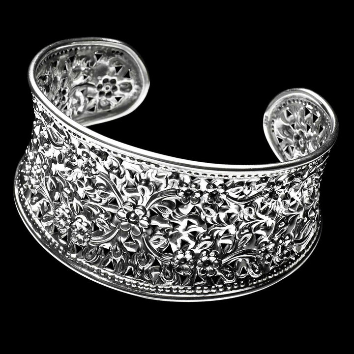 Mimosa Embossed Floral Bangle - Corazon Latino